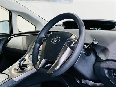 2013 Toyota Prius - Thumbnail