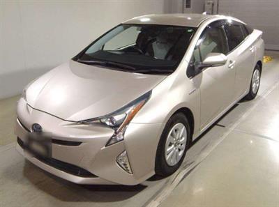 2016 Toyota Prius - Thumbnail