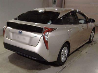 2016 Toyota Prius - Thumbnail