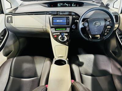 2013 Toyota Prius - Thumbnail