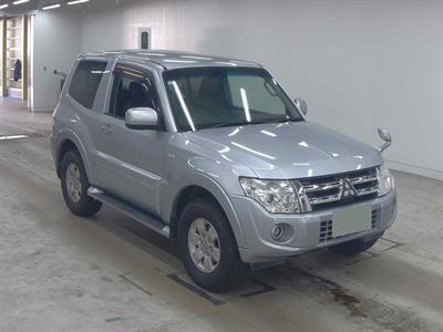 2013 Mitsubishi Pajero - Thumbnail