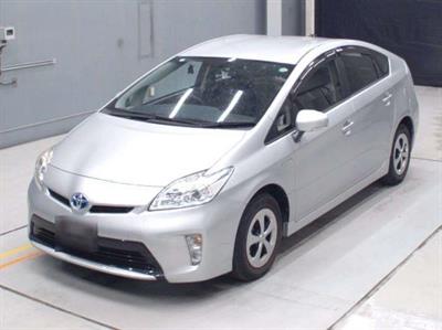 2015 Toyota Prius - Thumbnail