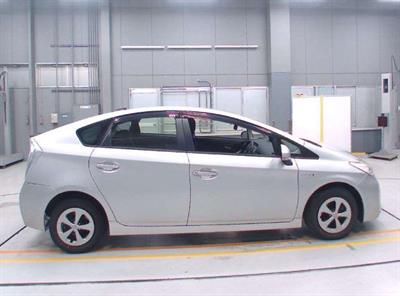 2015 Toyota Prius - Thumbnail