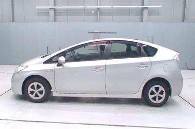 2015 Toyota Prius - Thumbnail